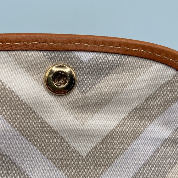 Dooney & Bourke Embossed Pebble Leather Wristlet Caramel - Picture 11 of 11